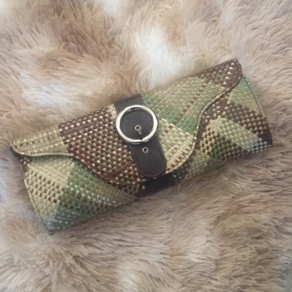 {Donated} 🔔 Tan/Brown/Green Clutch